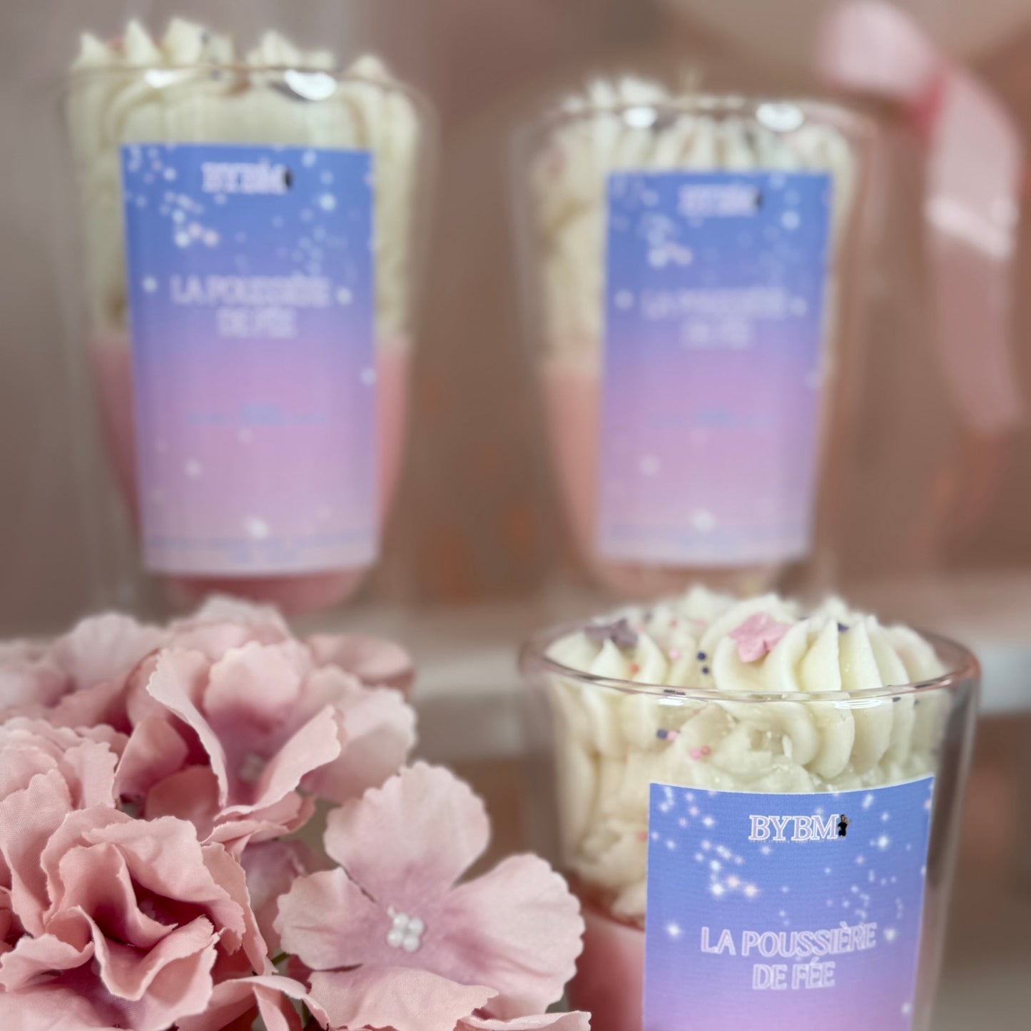 Bougie Pot Chantilly « Poussière de Fée » – Senteur Macaron Framboise Violette - QUANTITÉS LIMITÉES