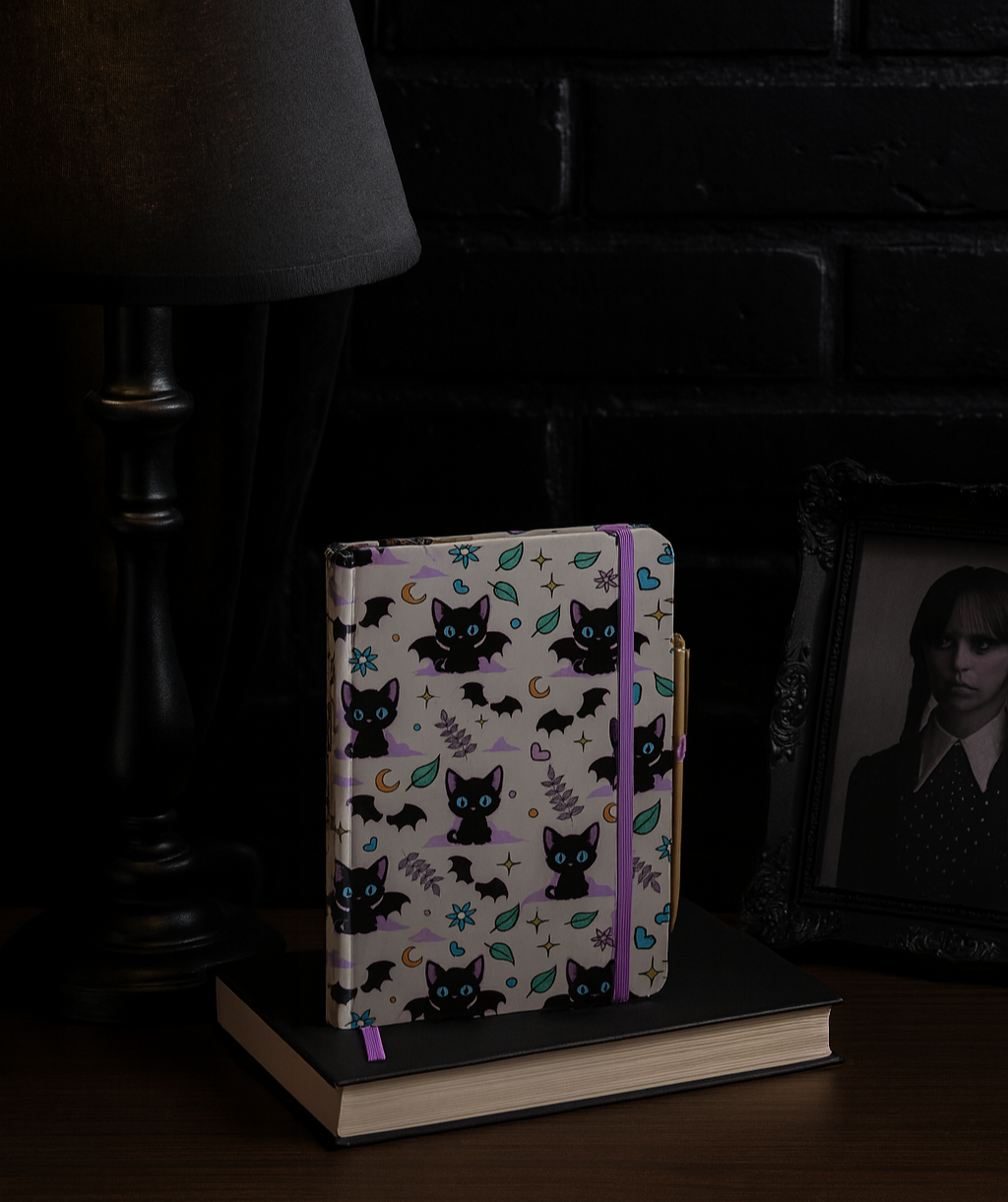 Carnet de notes A5 avec son stylo améthyste - Chat Noir Mignon et Effrayant