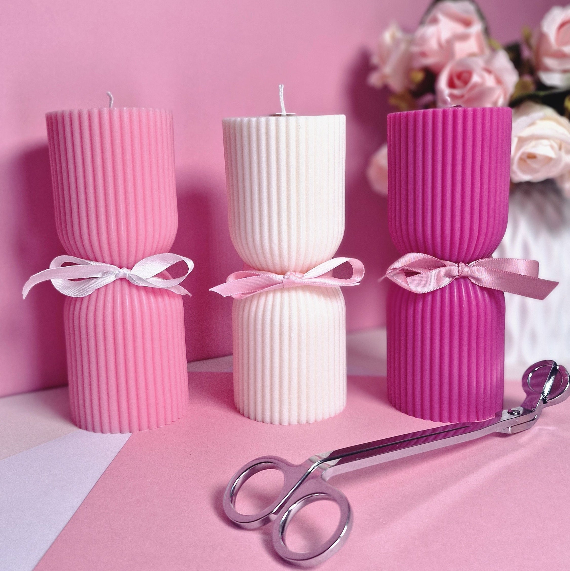 Bougie sculpturale faite main, design élégant et artistique, sans CMR ni phtalates, idéale pour une décoration raffinée et saine.