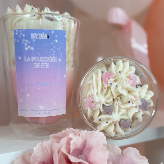 Bougie Pot Chantilly « Poussière de Fée » – Senteur Macaron Framboise Violette – Cire Végétale – Fait Main – Sans CMR ni Phtalates  –  QUANTITÉS LIMITÉES