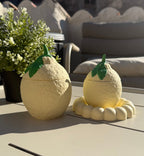 Bougie Rechargeable "Citron d'Amalfi" – Pot en Jesmonite Fait-Main – Pièce Artisanale - ÉDITION DOLCE VITA COLLECTION EPHÉMERE