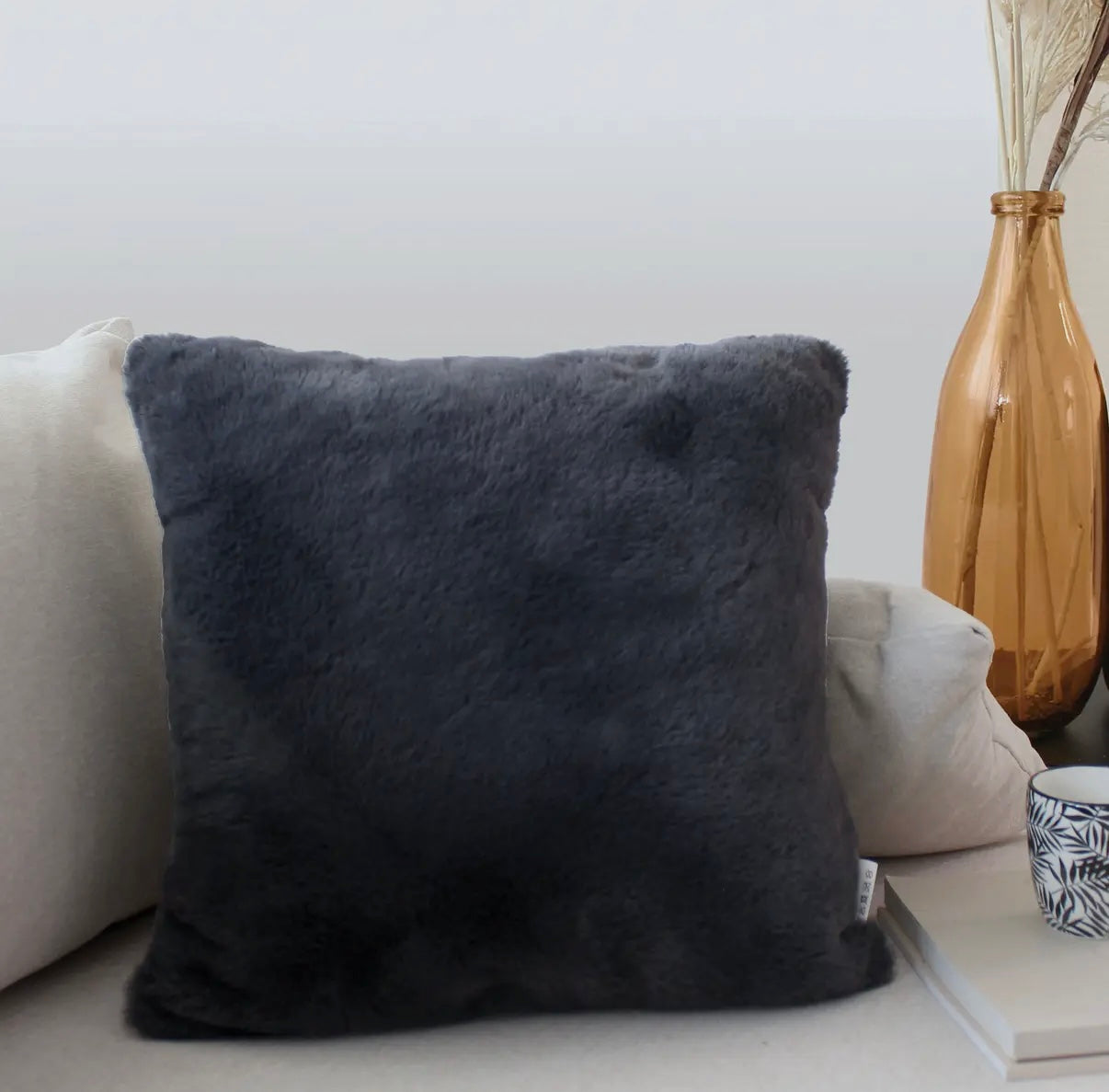 Coussin effet fausse fourrure - 40x40cm - Déhoussable -  PRÉCOMMANDE