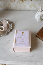 Bougie Artisanale Pot en Jesmonite – "L’Écrin Littéraire" - ÉDITION GIRLY