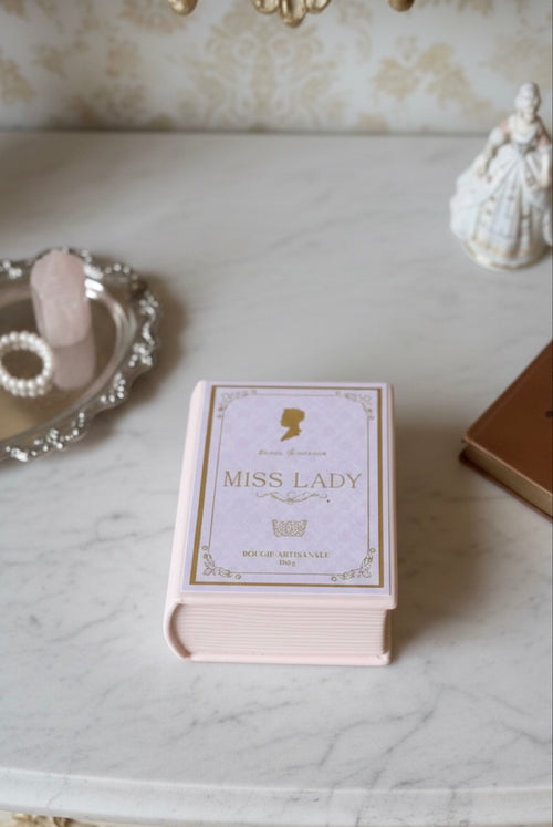 Bougie Artisanale Pot en Jesmonite – "L’Écrin Littéraire" - ÉDITION GIRLY