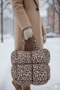 Sac Matelassé “Léopard d’Hiver” – L’audace douce et sauvage