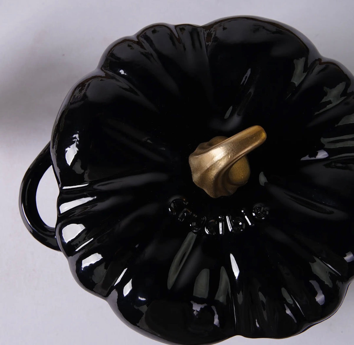 NOUVEAUTÉ ! Cocotte Citrouille Noir - Fonte émaillée durable - 2,2 L - PRÉCOMMANDE - Édition Limitée