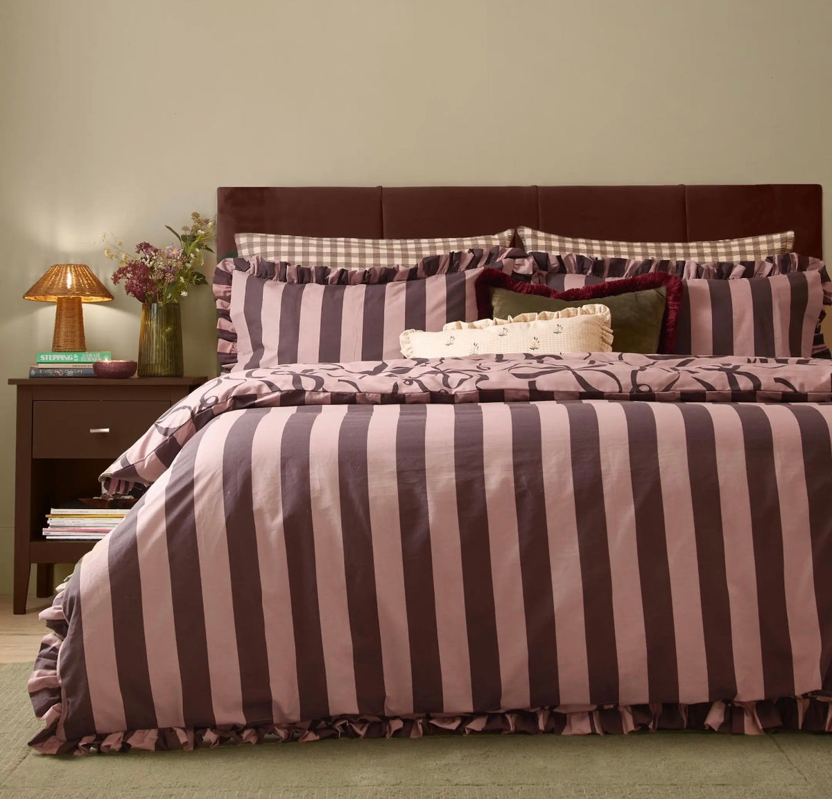 Parure de lit réversible moka – Motif nœuds et rayures violet et moka – Plusieurs dimensions - PRÉCOMMANDE