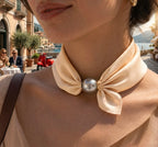 Foulard Ras-du-Cou à Pois – L'Élégance Rétro Chic  – EDITION LIMITÉE – QUANTITÉ LIMITÉE - ÉDITION DOLCE VITA COLLECTION EPHÉMERE