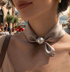 Foulard Ras-du-Cou à Pois – L'Élégance Rétro Chic  – EDITION LIMITÉE – QUANTITÉ LIMITÉE - ÉDITION DOLCE VITA COLLECTION EPHÉMERE