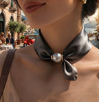 Foulard Ras-du-Cou à Pois – L'Élégance Rétro Chic  – EDITION LIMITÉE – QUANTITÉ LIMITÉE - ÉDITION DOLCE VITA COLLECTION EPHÉMERE