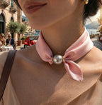 Foulard Ras-du-Cou à Pois – L'Élégance Rétro Chic  – EDITION LIMITÉE – QUANTITÉ LIMITÉE - ÉDITION DOLCE VITA COLLECTION EPHÉMERE