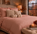 Parure de lit en microfibre polyester de 90 g/m²– Carreaux rose poudré et blanc avec volant – 140 x 200 cm - PRÉCOMMANDE