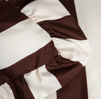Parure de lit en microfibre polyester de 90 g/m²– Rayures marron et écru avec volant – 140 x 200 cm - PRÉCOMMANDE