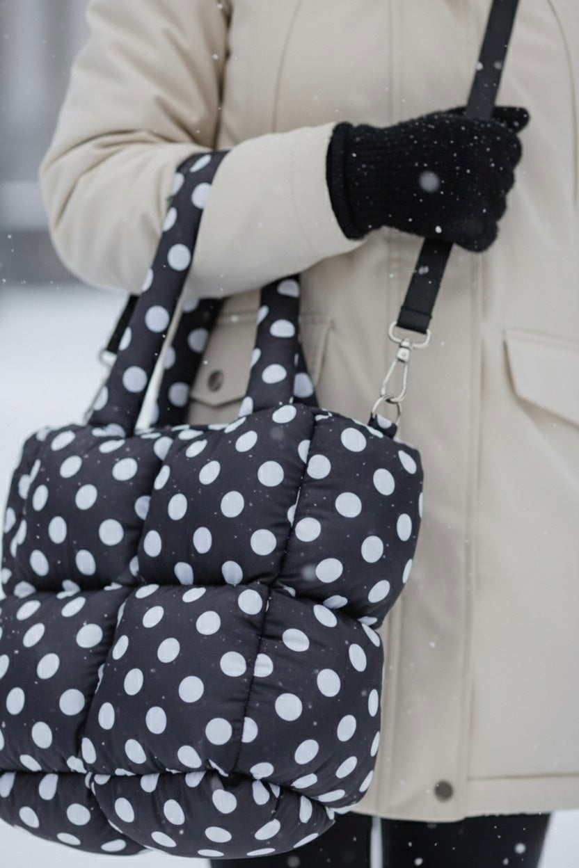 Sac Matelassé “Dot Winter” – L’audace chic en plein hiver