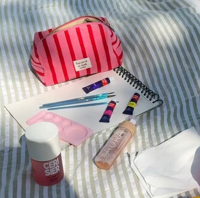 Trousse de Maquillage - " CHAQUE JOUR EST UNE NOUVELLE AVENTURE " - Rose & Rouge