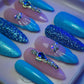 Faux Ongles réutilisables, bleu avec des paillettes et des strass.